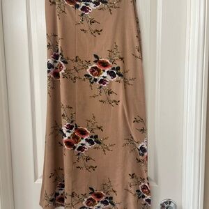 Maxi skirt with roses